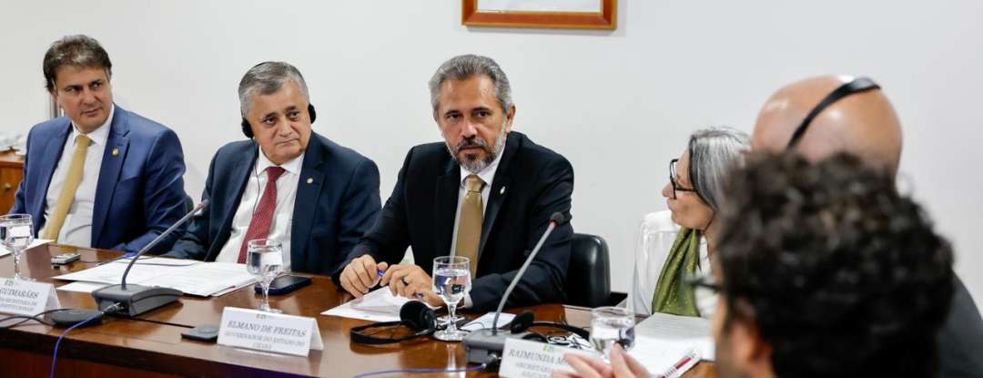 Com obras avançadas, governador Elmano de Freitas discute, em Brasília, próximas etapas do mega data center do TikTok