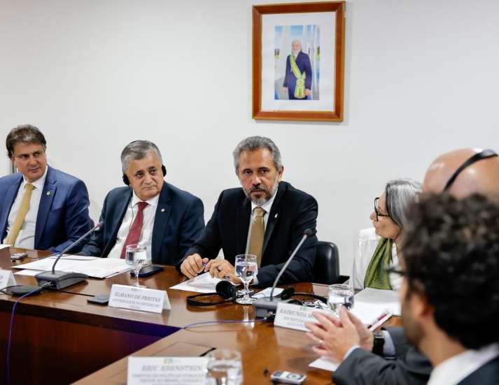 Com obras avançadas, governador Elmano de Freitas discute, em Brasília, próximas etapas do mega data center do TikTok