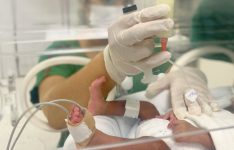 Leite humano fortalece proteção natural de prematuros, orienta nutricionista do Hospital Regional Norte
