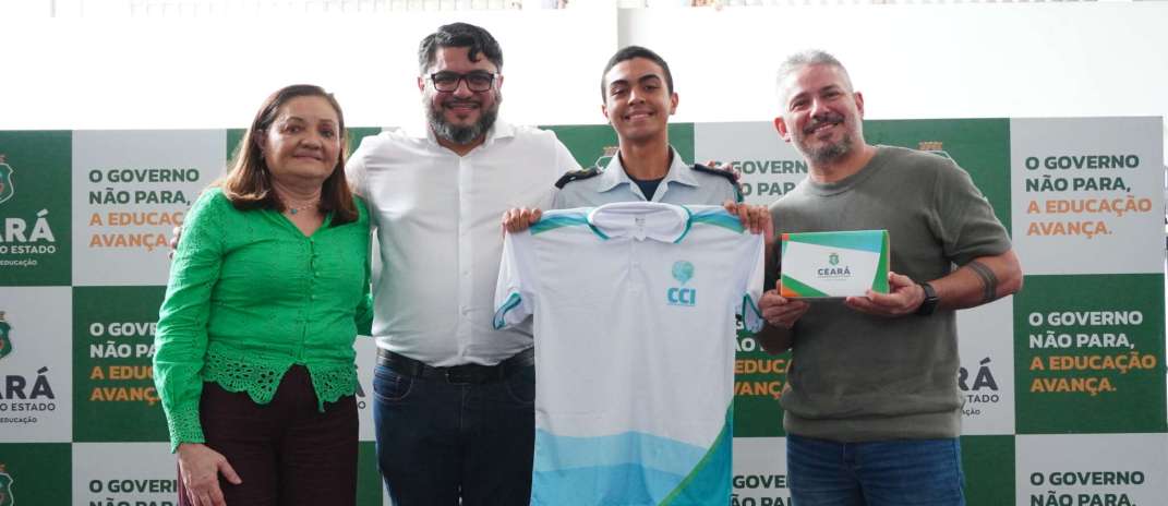 Centros Cearenses de Idiomas recebem novos tablets e fardamento para quase 12 mil alunos