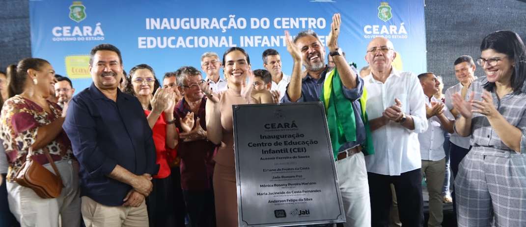 Governo do Ceará entrega CEI e areninha para a população de Jati