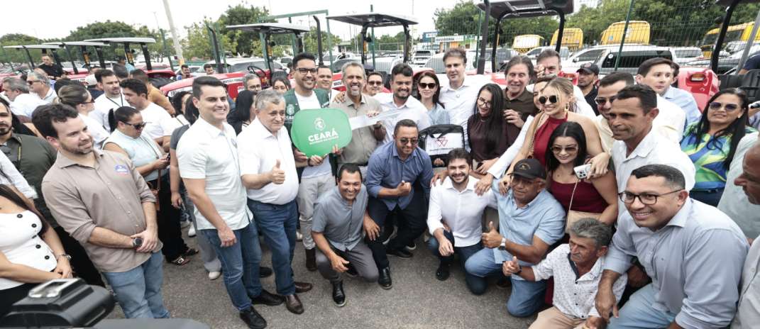 Governo do Ceará fortalece agricultura familiar com entrega de 20 tratores no Cariri