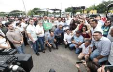 Governo do Ceará fortalece agricultura familiar com entrega de 20 tratores no Cariri
