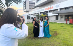 Gestantes acompanhadas pelo HUC participam de ensaio fotográfico especial pelo Dia das Mães