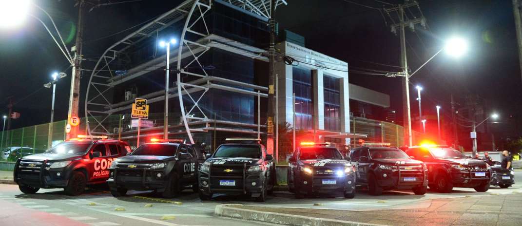 Operação da PCCE contra grupo especializado em roubos e furtos de veículos resulta em prisões em Fortaleza