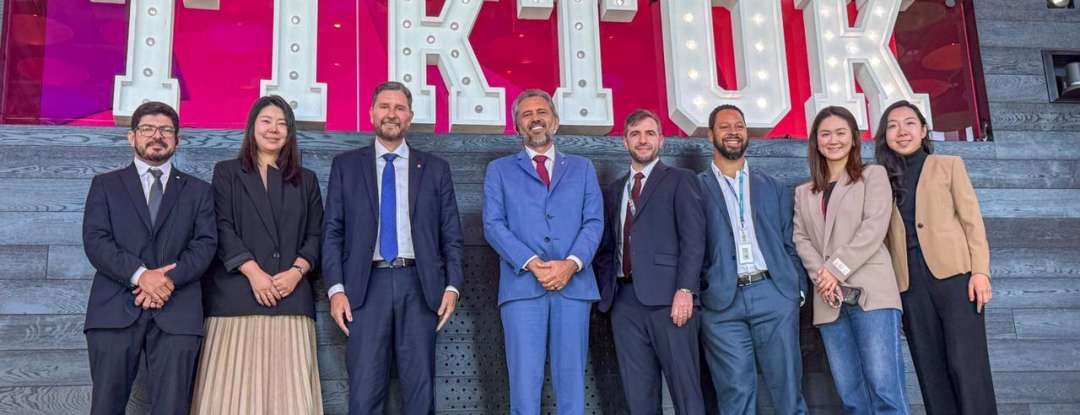 Em Nova Iorque, governador Elmano de Freitas participa de reunião com representantes do TikTok