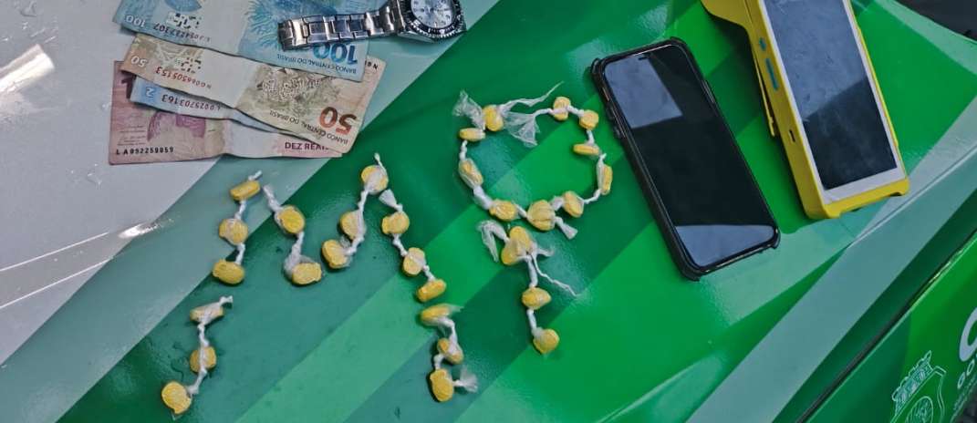 Suspeito de tráfico de drogas é capturado pela PMCE na Praia de Iracema