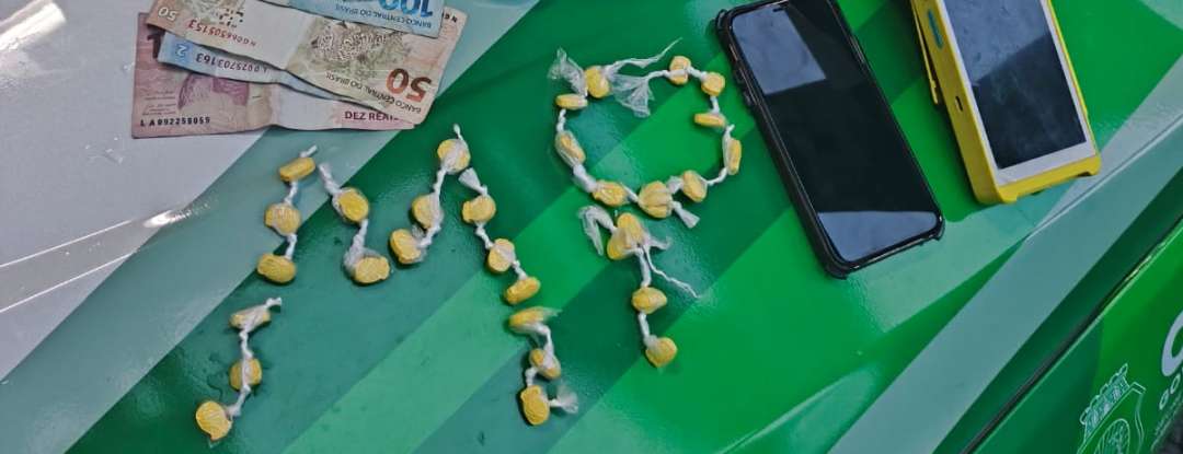 Suspeito de tráfico de drogas é capturado pela PMCE na Praia de Iracema