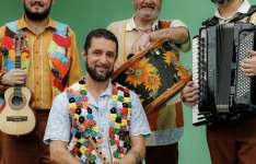 Teatro Carlos Câmara promove imersão cultural com exposição indígena, teatro, shows e visita guiada
