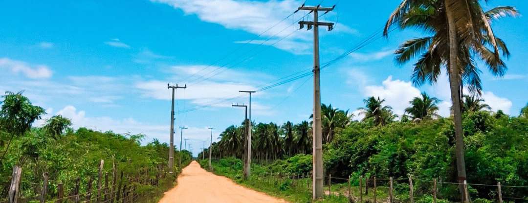 Seinfra avança com investimento de R$ 11 milhões para modernizar rede elétrica e fortalecer turismo no Litoral Norte