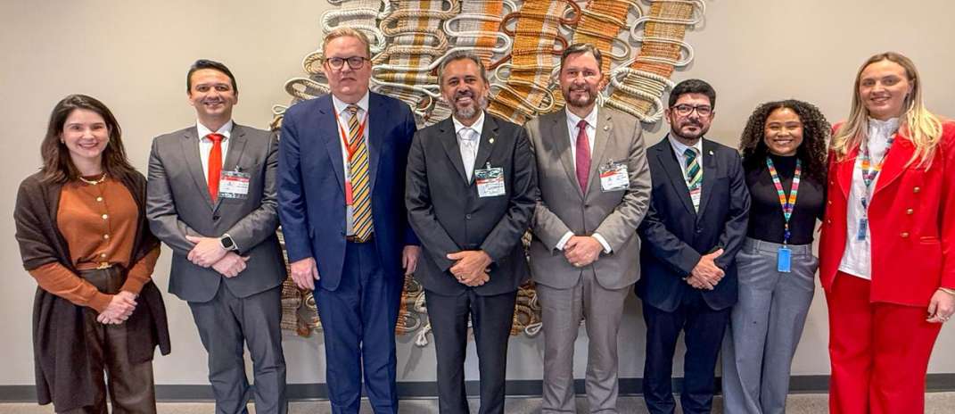 Governador Elmano de Freitas se reúne com representantes da Amazon em Nova Iorque