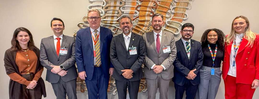 Governador Elmano de Freitas se reúne com representantes da Amazon em Nova Iorque