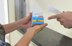 Uso racional de remédios: farmacêutica do HGF conscientiza sobre os perigos da automedicação