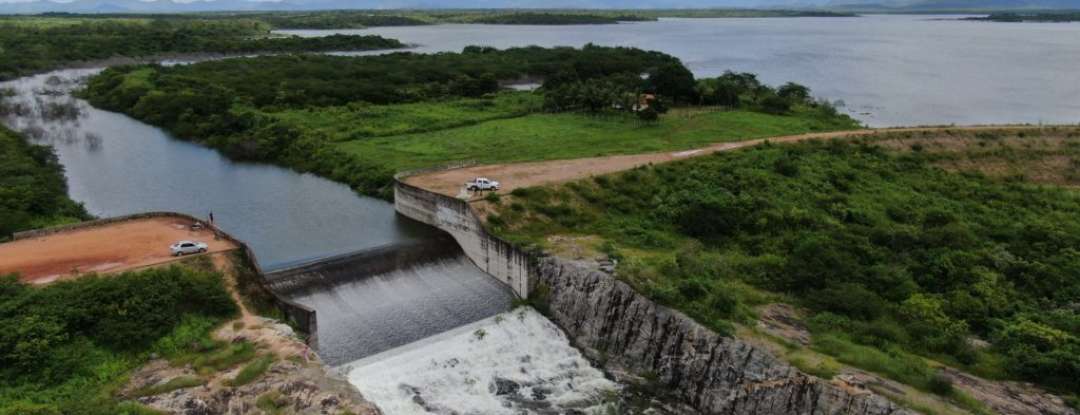 Cogerh inicia transferência de água do Açude Aracoiaba para reforçar segurança hídrica da RMF