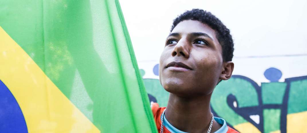 Em clima de Copa, Zona Viva Jangurussu resgata tradição de colorir a comunidade e reunir moradores em torno do futebol