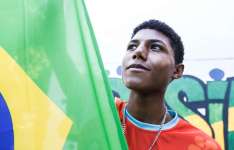Em clima de Copa, Zona Viva Jangurussu resgata tradição de colorir a comunidade e reunir moradores em torno do futebol