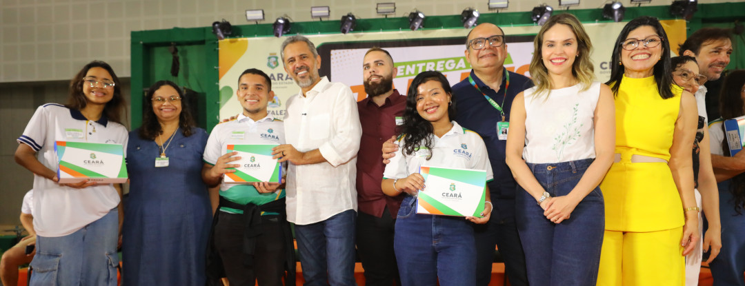 Com investimento superior a R$ 11 milhões, Governo do Ceará entrega mais de 25 mil tablets para alunos da rede pública de Fortaleza