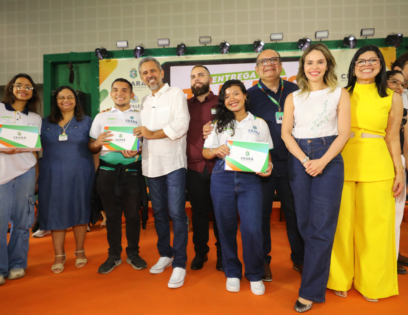 Com investimento superior a R$ 11 milhões, Governo do Ceará entrega mais de 25 mil tablets para alunos da rede pública de Fortaleza