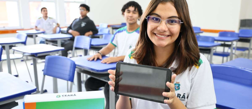 Governo do Ceará ultrapassa 98 mil tablets entregues a estudantes no 1º semestre de 2026