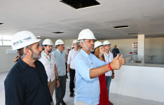 Governador Elmano de Freitas vistoria obras do Hospital Regional do Sertão de Crateús