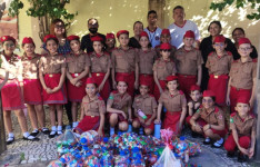 Alunos do Colégio dos Bombeiros doam trinta mil tampinhas ao Lar Torres de Melo