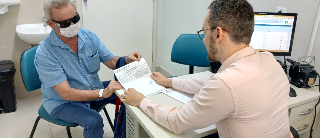 Embora raro, câncer de mama também afeta homens e diagnóstico precoce faz a diferença, destaca especialista do HRSC