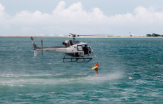 Em ação conjunta, Ciopaer/SSPDS e CBMCE localizam e resgatam kitesurfista à deriva no mar em Caucaia