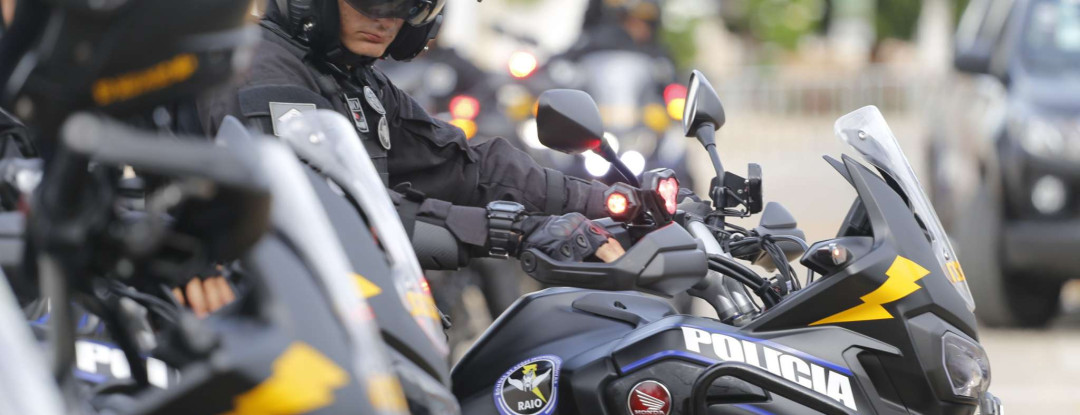 Polícia Militar captura trio em flagrante e apreende munições e drogas em Beberibe