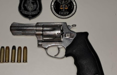 Suspeito de homicídios em Fortaleza é preso pela PCCE em posse de arma em Maracanaú