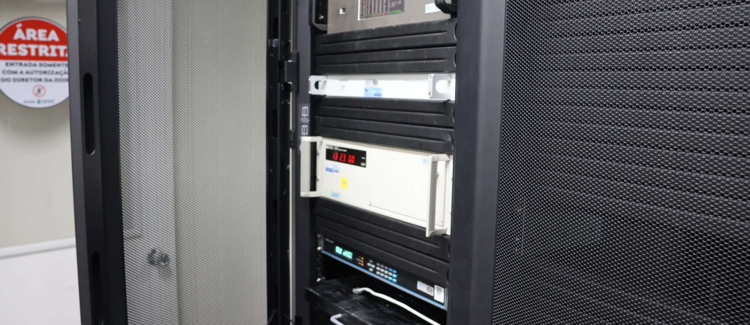 Relógio atômico do Data Center da Etice entra em produção e garante alta precisão temporal no Ceará e Nordeste