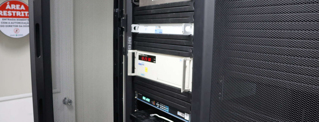 Relógio atômico do Data Center da Etice entra em produção e garante alta precisão temporal no Ceará e Nordeste