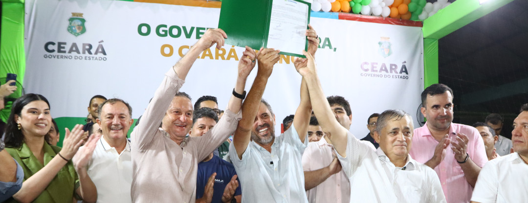 Quixeramobim: Governo do Ceará entrega tratores, sistemas de dessalinização e autoriza obras do campus da Uece e três estradas