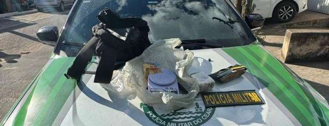PMCE captura homem suspeito por tráfico de drogas e apreende entorpecentes em Assaré