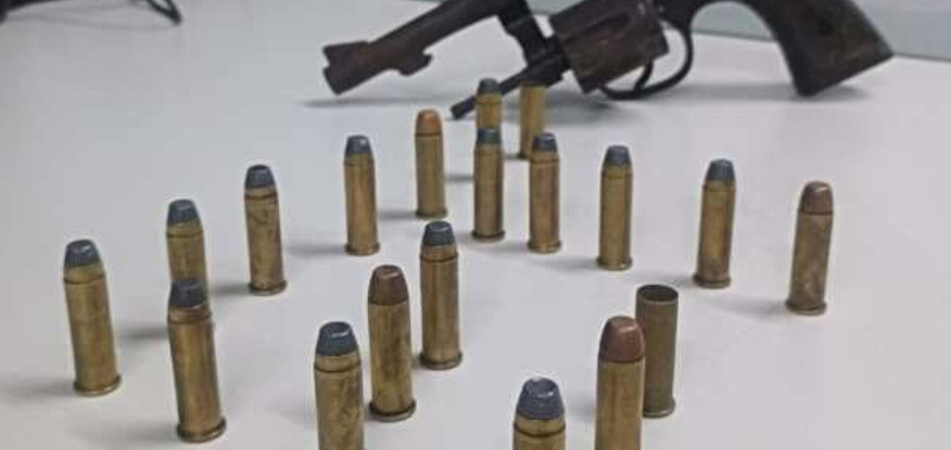 Polícia Militar prende suspeito em flagrante com arma de fogo e munições no bairro Vila Velha