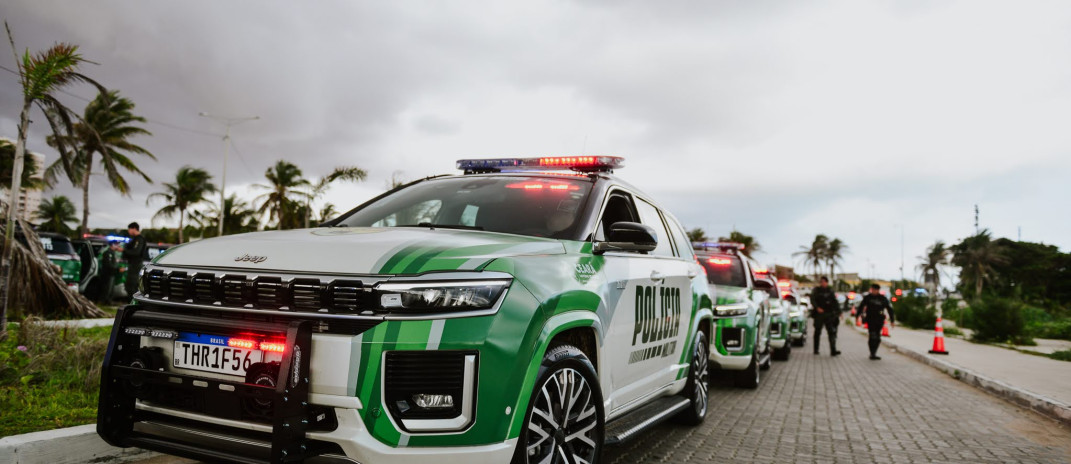 Dupla suspeita de roubo de veículo com restrição a liberdade é capturada em flagrante pela PMCE em Fortaleza