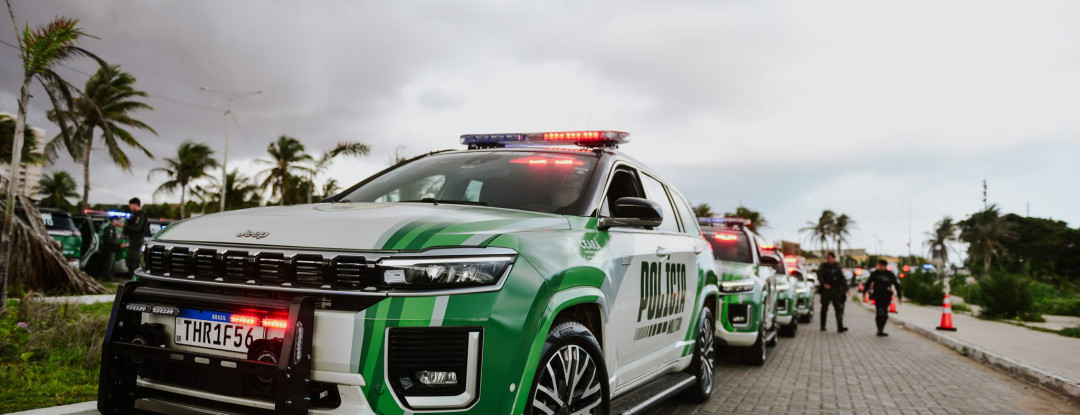 Dupla suspeita de roubo de veículo com restrição a liberdade é capturada em flagrante pela PMCE em Fortaleza