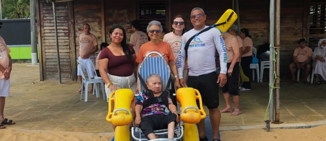Junho Violeta leva inclusão e lazer a pessoas idosas em edição especial do Praia Acessível