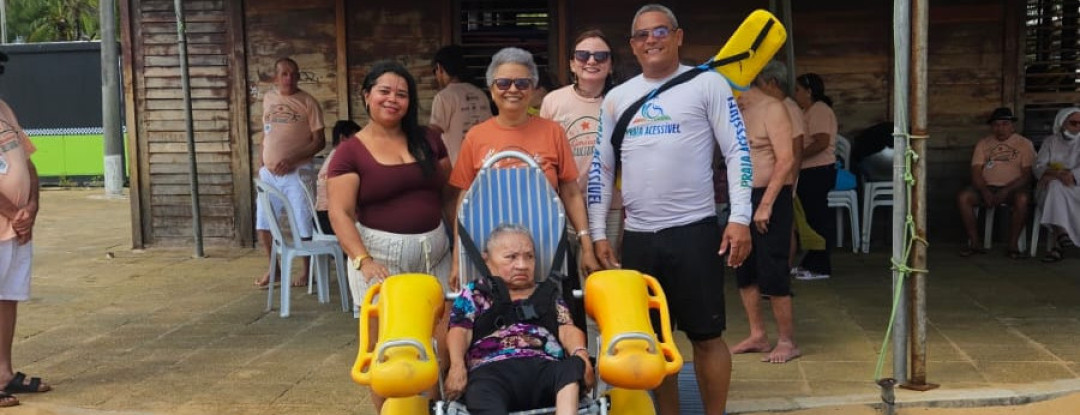 Junho Violeta leva inclusão e lazer a pessoas idosas em edição especial do Praia Acessível
