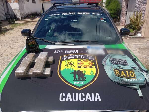 Polícia Militar apreende cerca de 4 kg de maconha e localiza placas de motocicletas em Caucaia