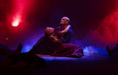 Fortaleza recebe superprodução teatral cearense “Drácula – A Lenda da Sombra” no Cineteatro São Luiz