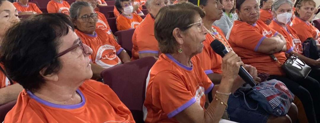Envelhecer com dignidade: pessoas idosas recebem tablets e concluem formação em Fortaleza