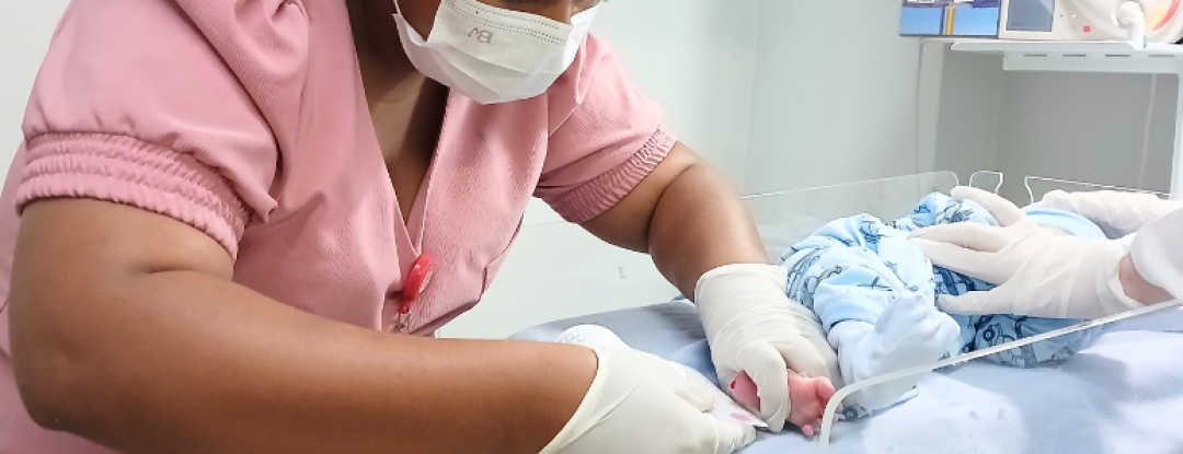 Gesto de amor e cuidado: teste do pezinho promove diagnóstico precoce para recém-nascidos e protege o futuro do bebê