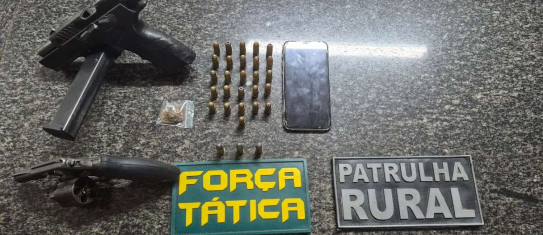 PMCE prende suspeito e apreende armas e munições em Limoeiro do Norte