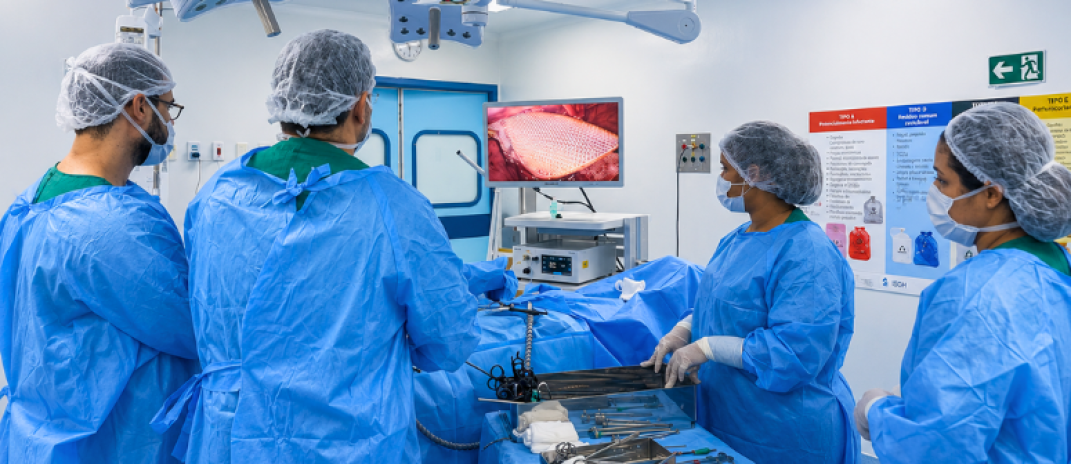 Helv realiza primeira hernioplastia por vídeo e amplia acesso a cirurgia minimamente invasiva pelo SUS