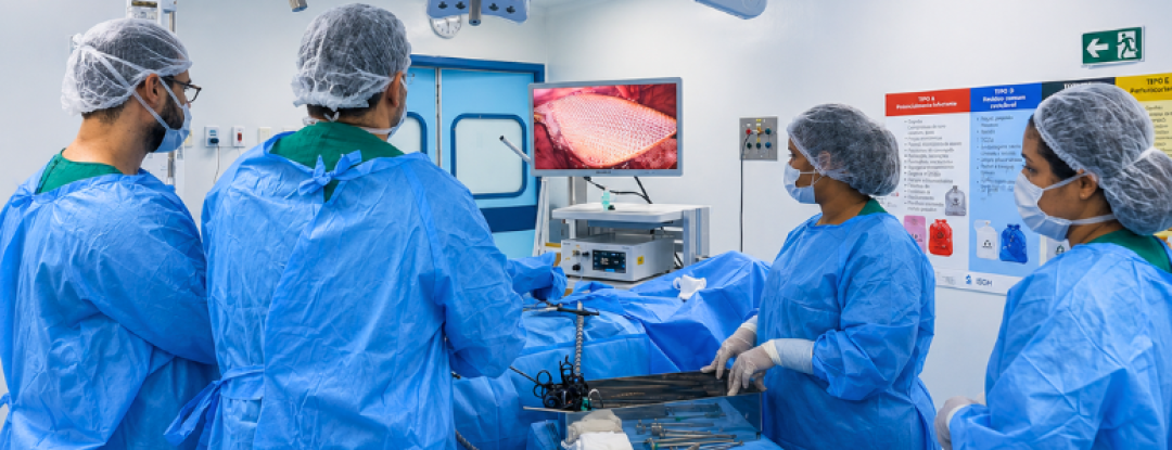Helv realiza primeira hernioplastia por vídeo e amplia acesso a cirurgia minimamente invasiva pelo SUS