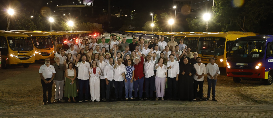 Lula no Ceará: 76 municípios são beneficiados com veículos para educação e saúde