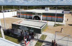 Governo do Ceará entrega novo núcleo da Pefoce e areninha em Tianguá