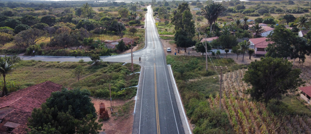 Governo do Ceará entrega pavimentação asfáltica e autoriza construção do novo campus da UVA na Serra da Ibiapaba