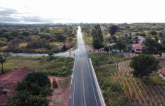 Governo do Ceará entrega pavimentação asfáltica e autoriza construção do novo campus da UVA na Serra da Ibiapaba