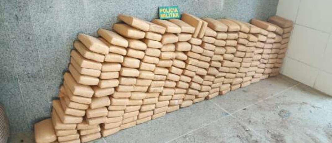Polícia Militar apreende 200 kg de maconha e prende dupla em Acopiara